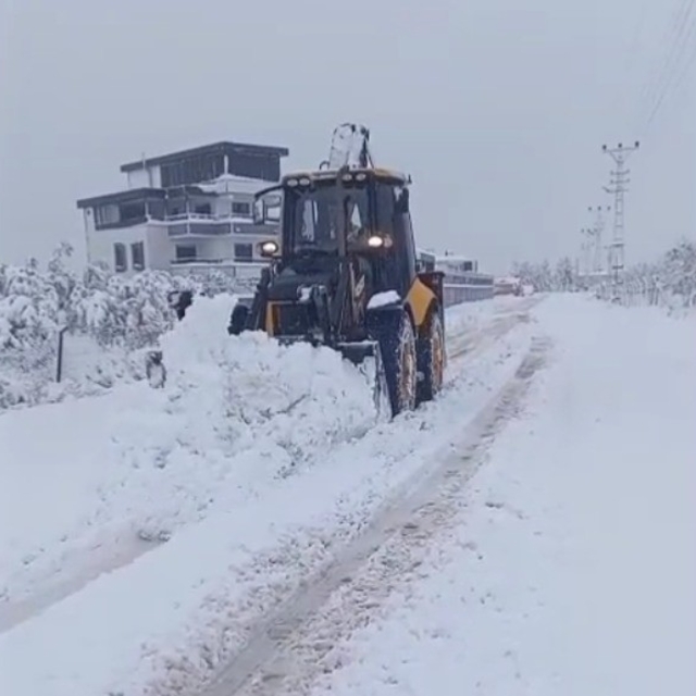 Büyükşehir, karla mücadele için tüm ilçelerde eş zamanlı sahada