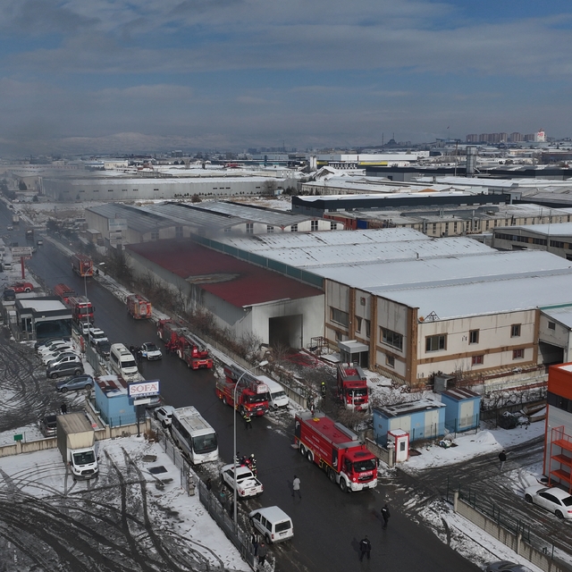 Kayseri OSB'de mobilya fabrikasında çıkan yangın kontrol altına alındı