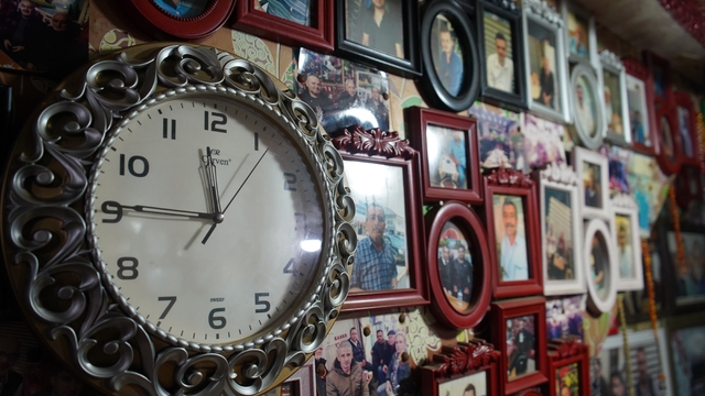 Çay ocağında gizlenmiş 'Esnaf Müzesi'
Esnaf arkadaşlarını duvarına astığı fotoğraflarla ölümsüzleştiriyor
17 senede duvarında 3 binden fazla esnaf fotoğrafı biriktirdi
Çay içmeye gelenler eski günlere dönüyor