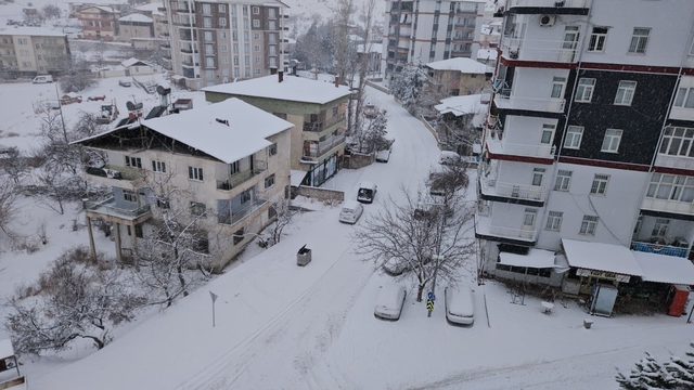 Malatya kırsalında kar kalınlığı 30 santimetreyi buldu