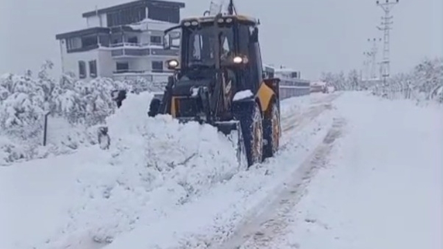 Büyükşehir, karla mücadele için tüm ilçelerde eş zamanlı sahada