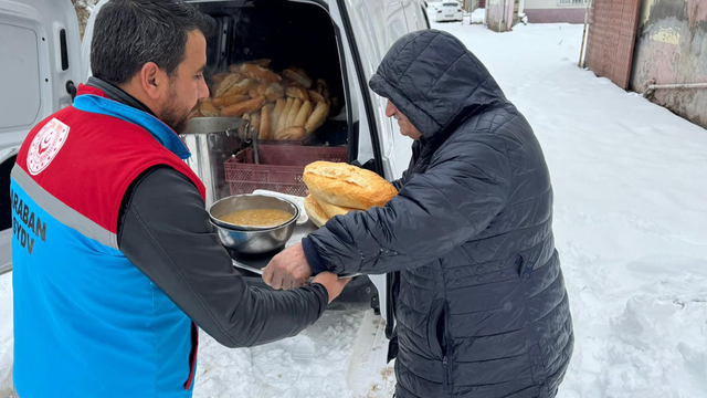 Araban'da 500 ihtiyaç sahibine yemek ulaştırıldı