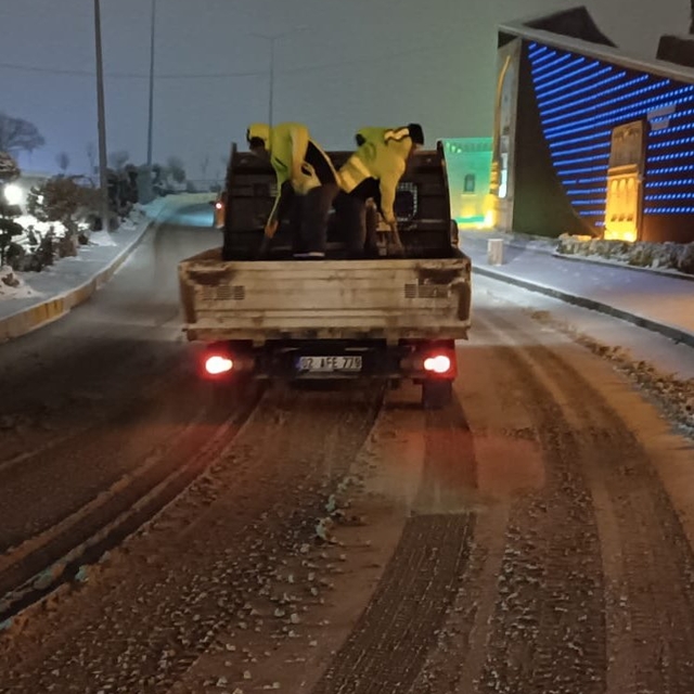 Mardin Büyükşehir Belediyesinden karla mücadele çalışması