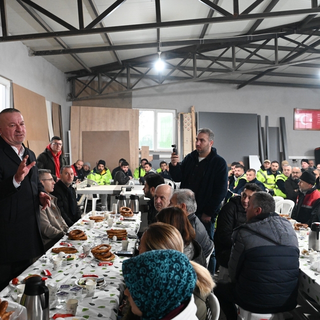 Başkan Karabatı, emekçileri kahvaltıda ağırladı