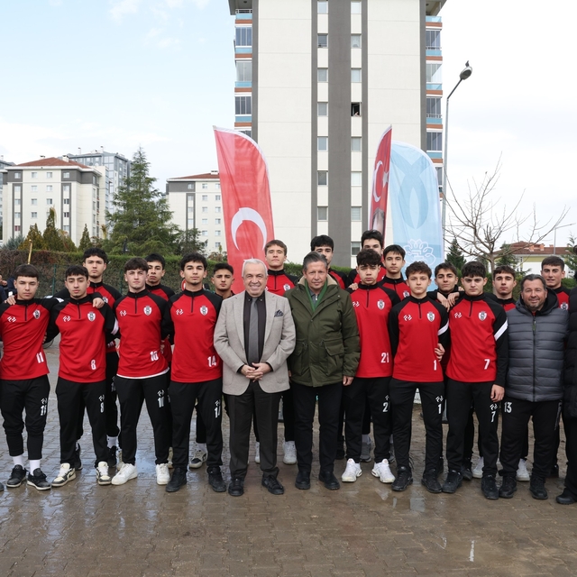 Başkan Şadi Özdemir'e Kızılcıklı'da çocuklardan kaykay park talebi geldi