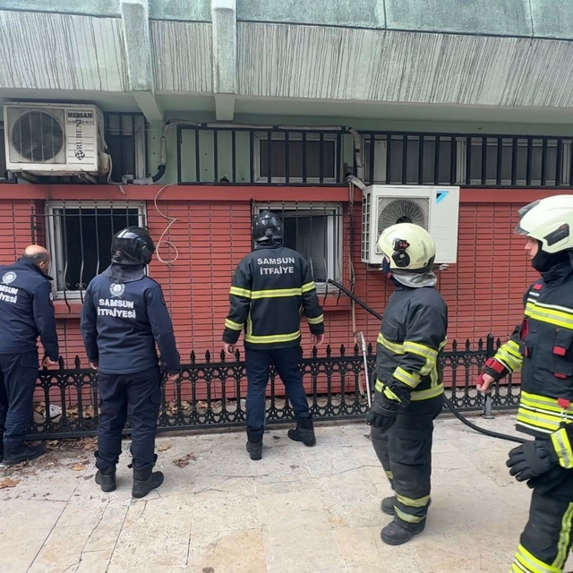 Cuma namazı öncesinde cami çarşısında yangın paniği