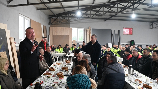 Başkan Karabatı, emekçileri kahvaltıda ağırladı