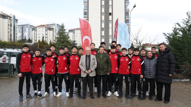 Başkan Şadi Özdemir'e Kızılcıklı'da çocuklardan kaykay park talebi geldi