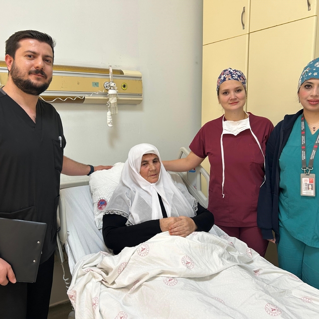 Van'da hastanın göğüs kafesi açılmadan akciğerin yarısı çıkarıldı
Van'da "U...