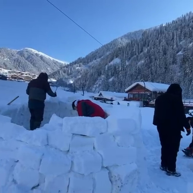 Ayder Yaylası'na yapılan 'iglolar' ilgi çekiyor
