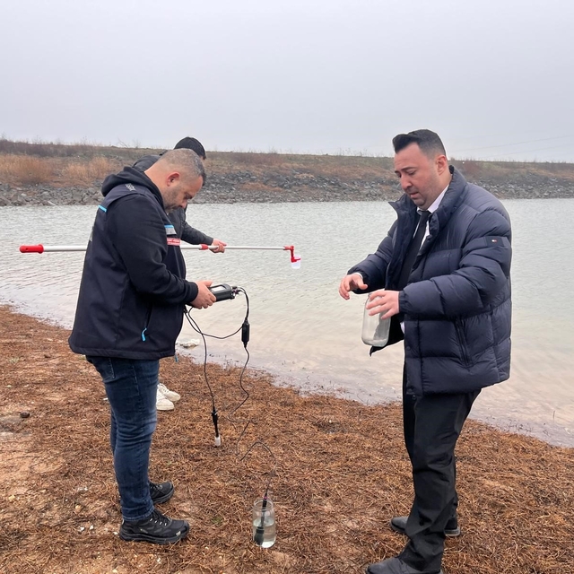 Tekirdağ'da gölette toplu balık ölümleri: Sudan numune alındı