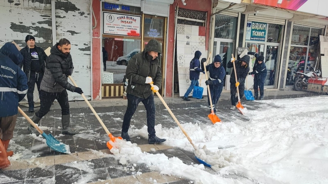 Çermik'te karla mücadale çalışması