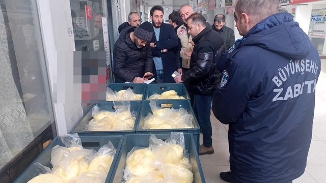 Ordu'da zabıta ekiplerinden sıkı denetim: Yarım ton yağ ve uygunsuz ürünlere el konuldu