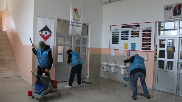 Ara tatilde okulların bakımlarını yükümlüler yapıyor