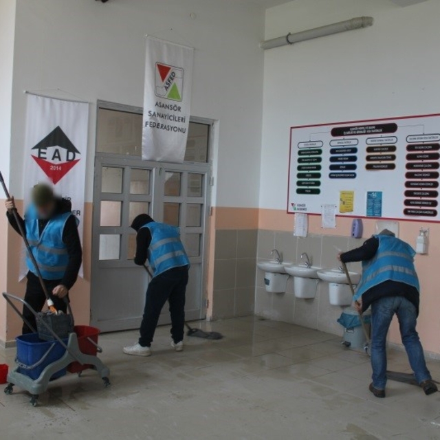 Ara tatilde okulların bakımlarını yükümlüler yapıyor