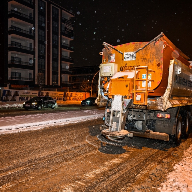 Malatya'da kar nedeniyle yaylada mahsur kalan 7 işçi kurtarıldı