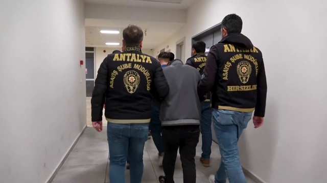Antalya'da klima motoru çalan 3 zanlı tutuklandı