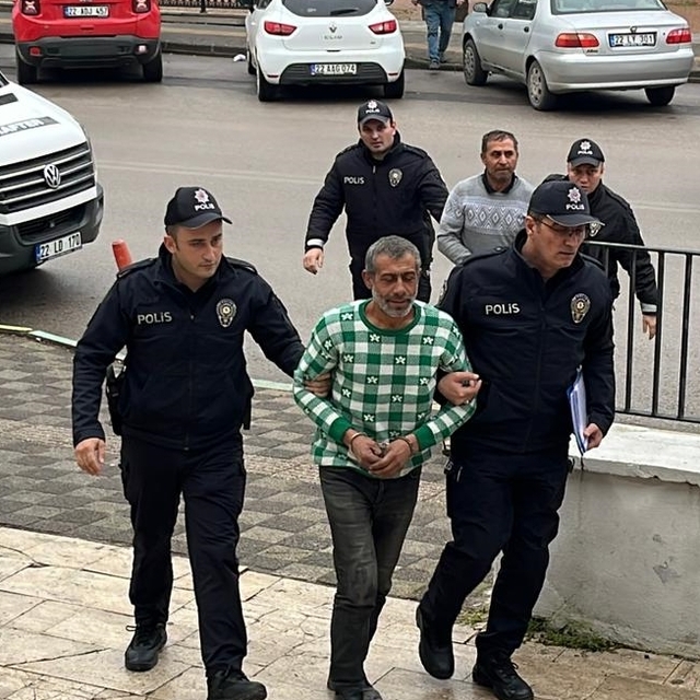 Edirne'de yurt dışına kaçmaya çalışan 2 firari hükümlü ormanlık alanda yaka...