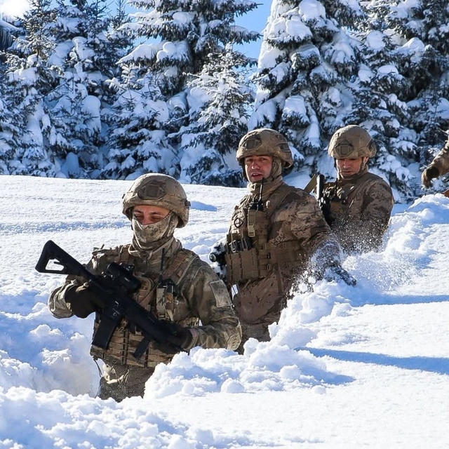 Ordu'da jandarmadan kar altında arama-kurtarma tatbikatı