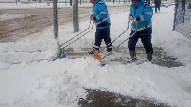 Büyükşehir'den kaldırımlarda yaya güvenliği için çalışma