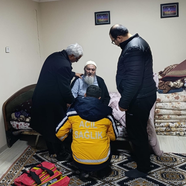 77 yaşındaki hastaya paletli ambulansla ulaşıldı