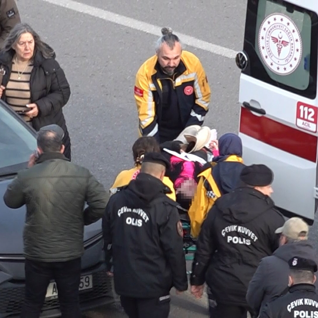 Cumhuriyet Meydanı'nda otopark girişinde kaza: 1 yaralı