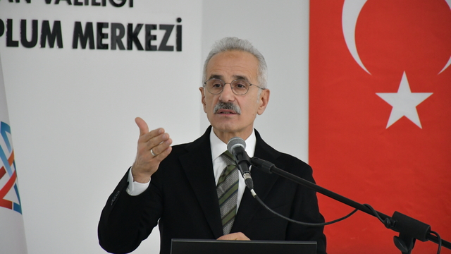 Ulaştırma ve Altyapı Bakanı Abdulkadir Uraloğlu, Batman'da STK temsilcileriyle buluştu: