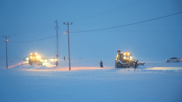 Muş'ta 121 köy yolu ulaşıma kapandı