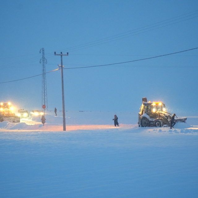 Muş'ta 121 köy yolu ulaşıma kapandı