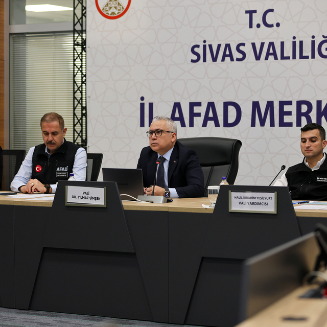 Sivas Valisi Şimşek, il genelindeki olumsuz hava koşullarına ilişkin açıkla...
