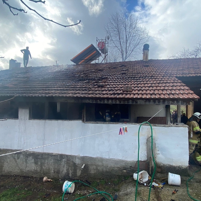 Tek yaşayan adamın evi küle döndü