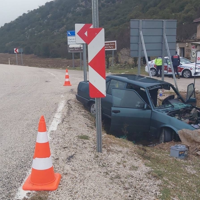 Isparta'da otomobilin yoldan çıkması sonucu 5 kişi yaralandı