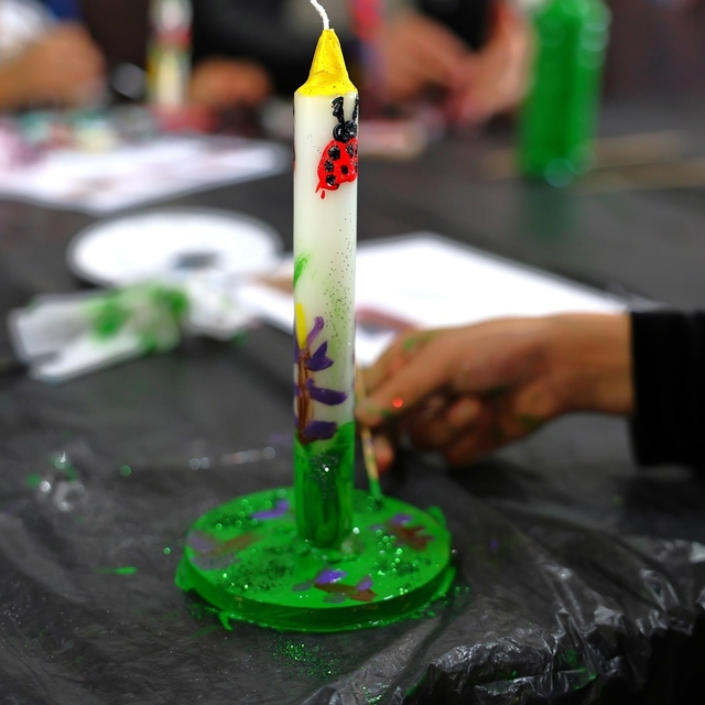 Üç kuşak mum boyama atölyesinde buluştu