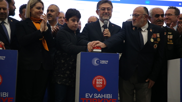 Tarım ve Orman Bakanı Yumaklı, Kastamonu'da TOKİ kura çekilişinde konuştu: