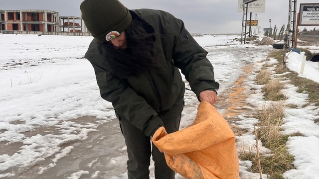 Batman'da kuşlar için doğaya yem bırakıldı