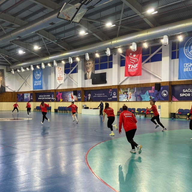 Yalıkavakspor, Üsküdar Belediyespor maçı öncesi İstanbul'da son antrenmanın...