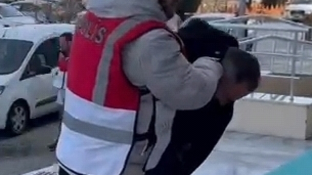 Konya'da akaryakıt istasyonunu silahla soyan zanlılardan 2'si tutuklandı