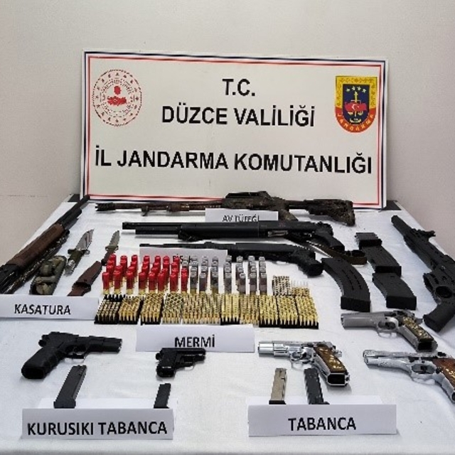 Ateşli silahlarla paylaşım yapan 8 şüpheli gözaltında