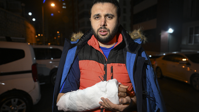 Sahipsiz köpeklerden kaçarken yaralanan kişinin tedavisi sürüyor