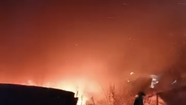 Erbaa'da müstakil ev çıkan yangında küle döndü: Yanan evden son anda çıktılar