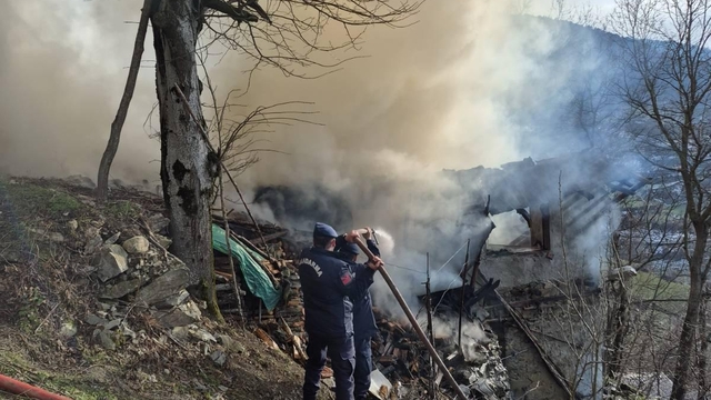 Samsun'da evde sobadan çıkan yangın söndürüldü