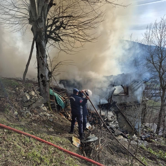 Samsun'da evde sobadan çıkan yangın söndürüldü