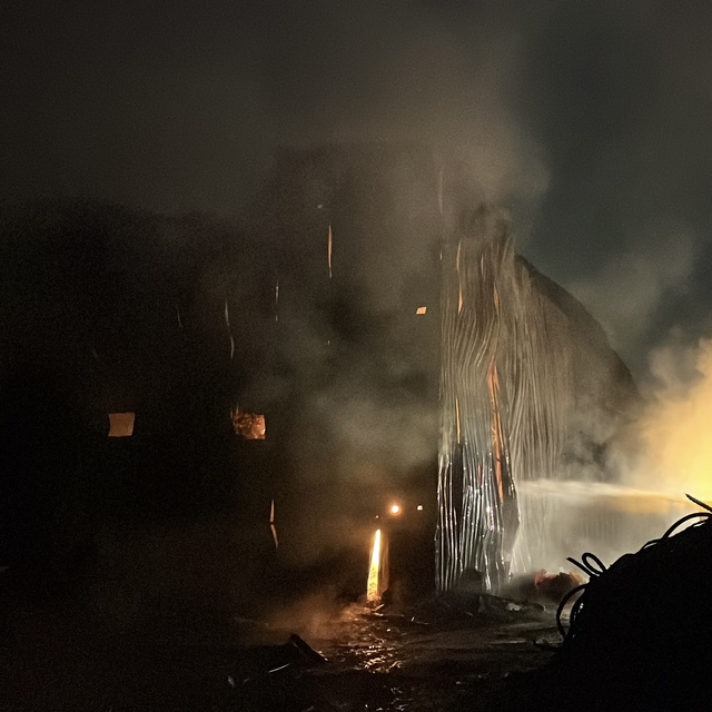 Kocaeli'de plastik atık deposunda çıkan yangın söndürüldü