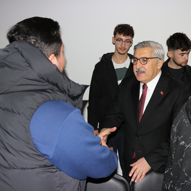 AK Parti Genel Başkan Yardımcısı Yayman, Adana'da gençlerle buluştu: