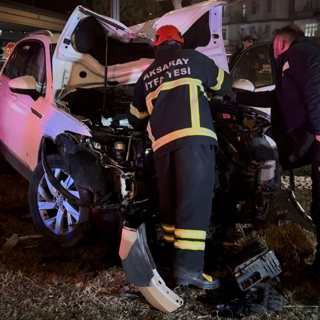 Kazaya karışan araçta yangın paniği