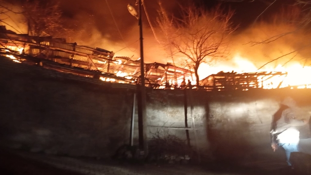 Tokat'ta çıkan yangında tek katlı ev kullanılmaz hale geldi