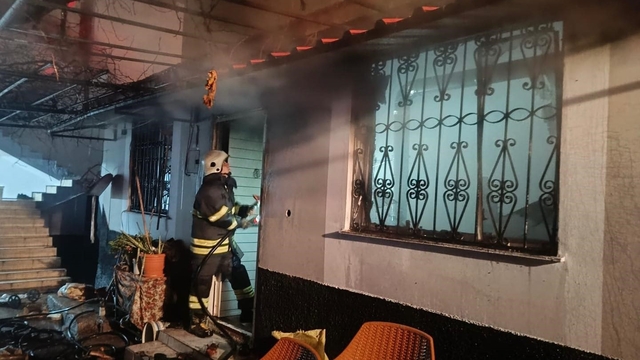 Kumlu'da müstakil ev yangını