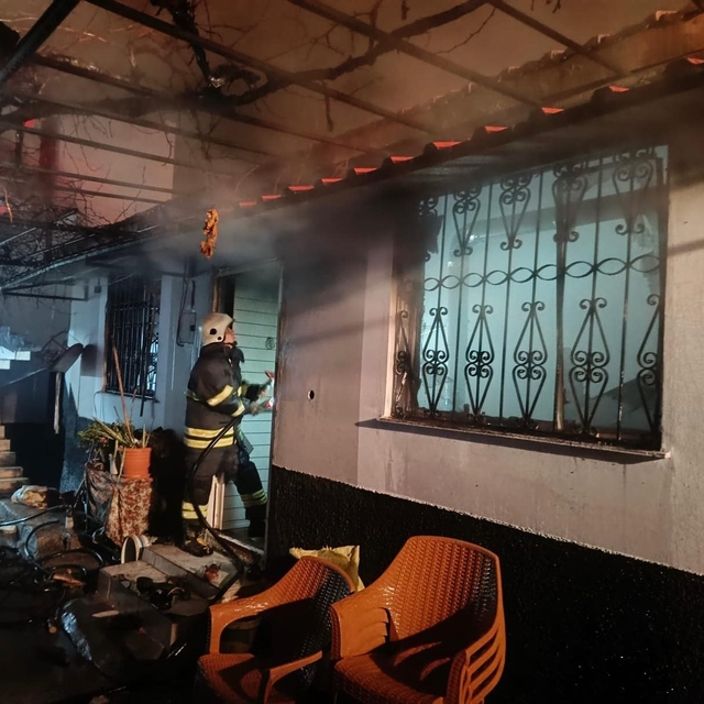 Kumlu'da müstakil ev yangını