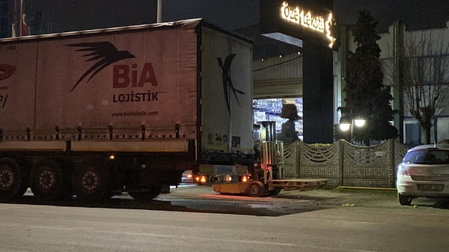 İnegöl OSB'de TIR'ın dorsesinden düşen işçi yaralandı