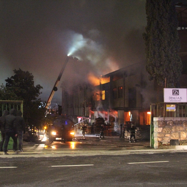 Adana'da fabrika yangını
Fabrikada çıkan yangında 1 saatlik çalışmanın ardı...